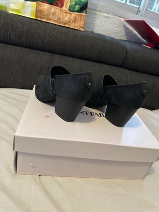 Botines negros tacón ancho JUSTFAB