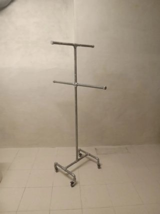 Perchero Metálico Plegable con Ruedas