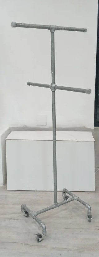 Perchero Metálico Plegable con Ruedas