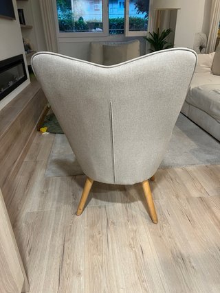 Butaca beige tela y madera
