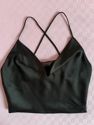 Top nero in raso con zip laterale