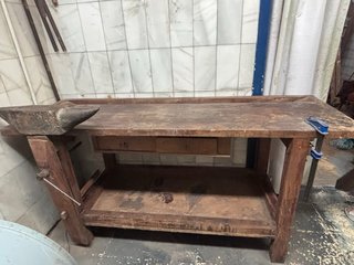 Banco de carpintero de madera maciza