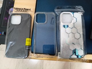 3 Fundas iPhone 16 Pro Max