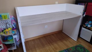 Escritorio infantil blanco y madera