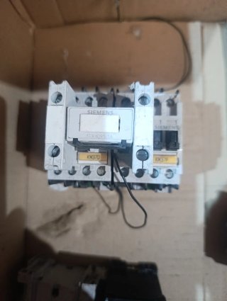Lote 11 piezas eléctricas Siemens y AB
