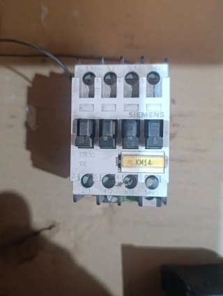 Lote 11 piezas eléctricas Siemens y AB