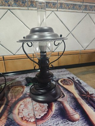 Lámpara de mesa estilo farol