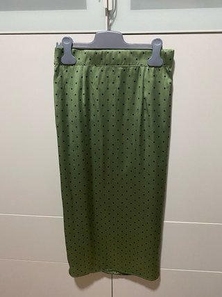 Falda midi Zara verde lunares