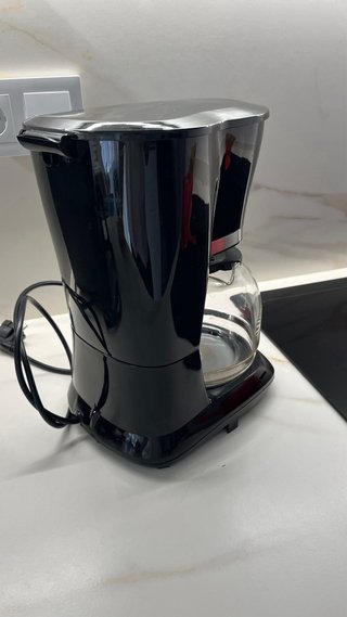 Cafetera de goteo negra