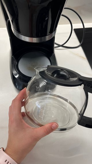 Cafetera de goteo negra