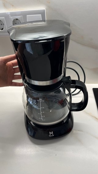 Cafetera de goteo negra