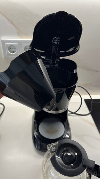 Cafetera de goteo negra