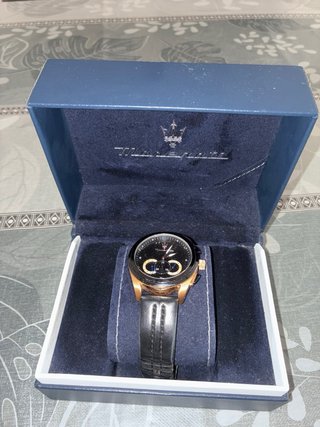 Reloj Maserati Negro y Dorado