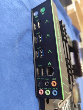 Huananzhi X99 F8 + Intel Xeon 2682 v4 + 64gb RAM