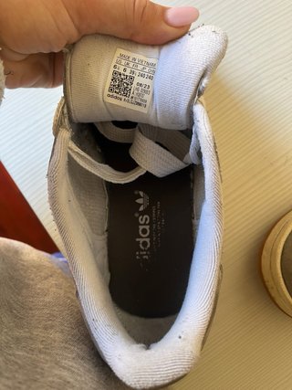 Adidas Campus grises y blancas