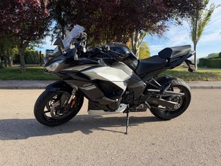 Kawasaki Z1000 SX Negra y Blanca
