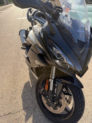 Kawasaki Z1000 SX Negra y Blanca