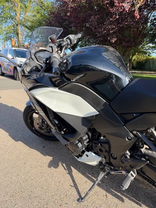 Kawasaki Z1000 SX Negra y Blanca