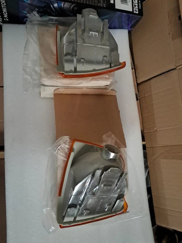 AUDI 100 (88-90). LOTE PILOTOS DELANTEROS.