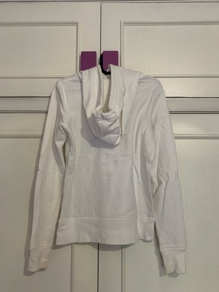 Sudadera blanca con capucha