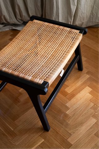 Banco de mimbre y madera