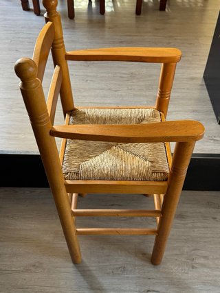 Trona infantil madera y mimbre
