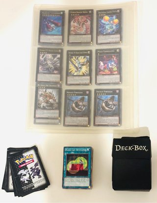 Lotto carte Yu-Gi-Oh! con deck