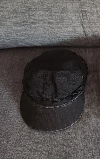 Gorra urbana plana moda casual. Un solo uso.