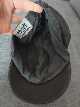 Gorra urbana plana moda casual. Un solo uso.