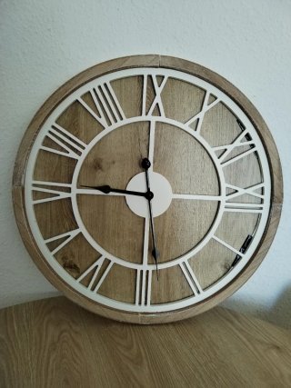 Reloj de pared madera y blanco