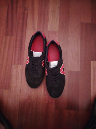 Zapatillas El Ganso Negras y Rojas Poco Uso