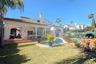 Chalet en alquiler en Los Naranjos en Marbella
