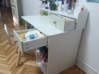 Escritorio infantil blanco con cajones
