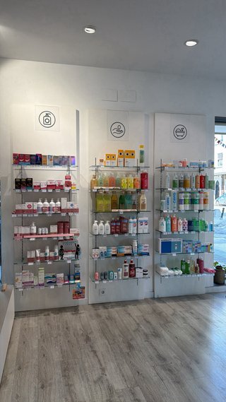 Módulos y estanterías de cristal para tienda