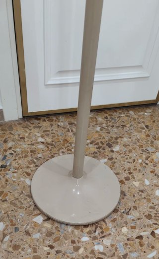 Estupendo perchero beige gran capacidad,como nuevo