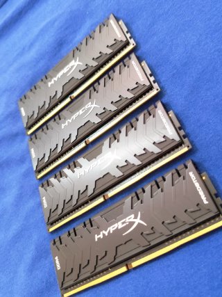 32GB DDR4 - HyperX Predator 3333MHz (4x8GB)