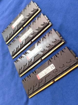 32GB DDR4 - HyperX Predator 3333MHz (4x8GB)