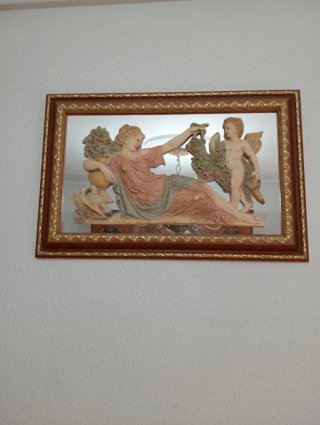 Espejo decorativo con figura clásica