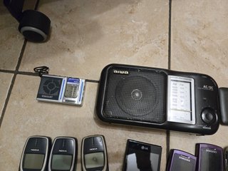 Lotto 17 cellulari Nokia Samsung LG + radio
