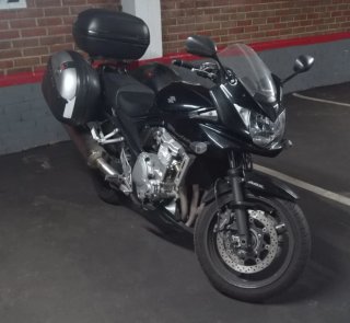 Suzuki Bandit 650 Negra y Plateada