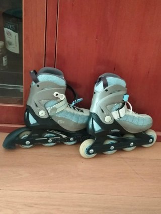 Patines en línea Decathlon talla 36, bolsa protecc