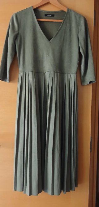 Vestido RESERVED antelina verde S
