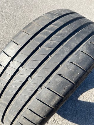Neumático Bridgestone 235/35R19