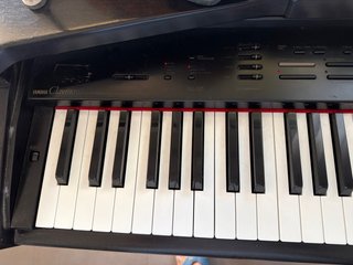 Piano Yamaha CVP65 con banqueta