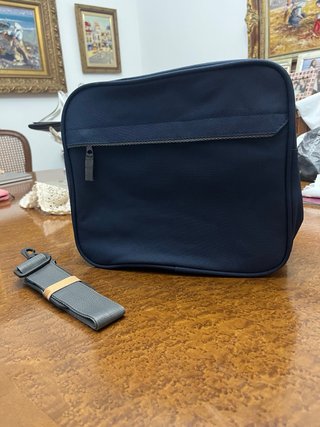 Bolsa/Estuche Azul Marino con Correa