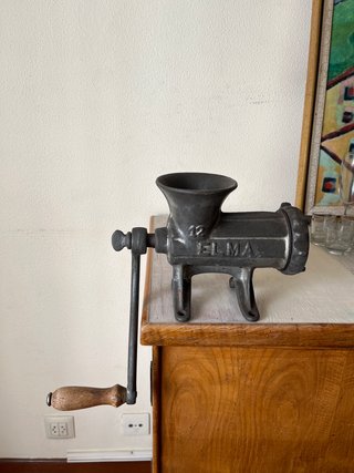 Picadora de carne antigua ELMA