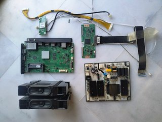LOTE PIEZAS TV GRUNDIG 4K (LEER)