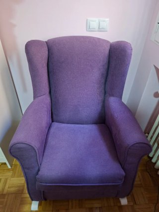 Bonito Sillón mecedora morado