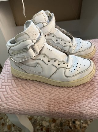 Zapatillas.niña. Corte alto nike