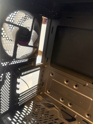 Torre PC con Refrigeración Líquida Cooler Master.